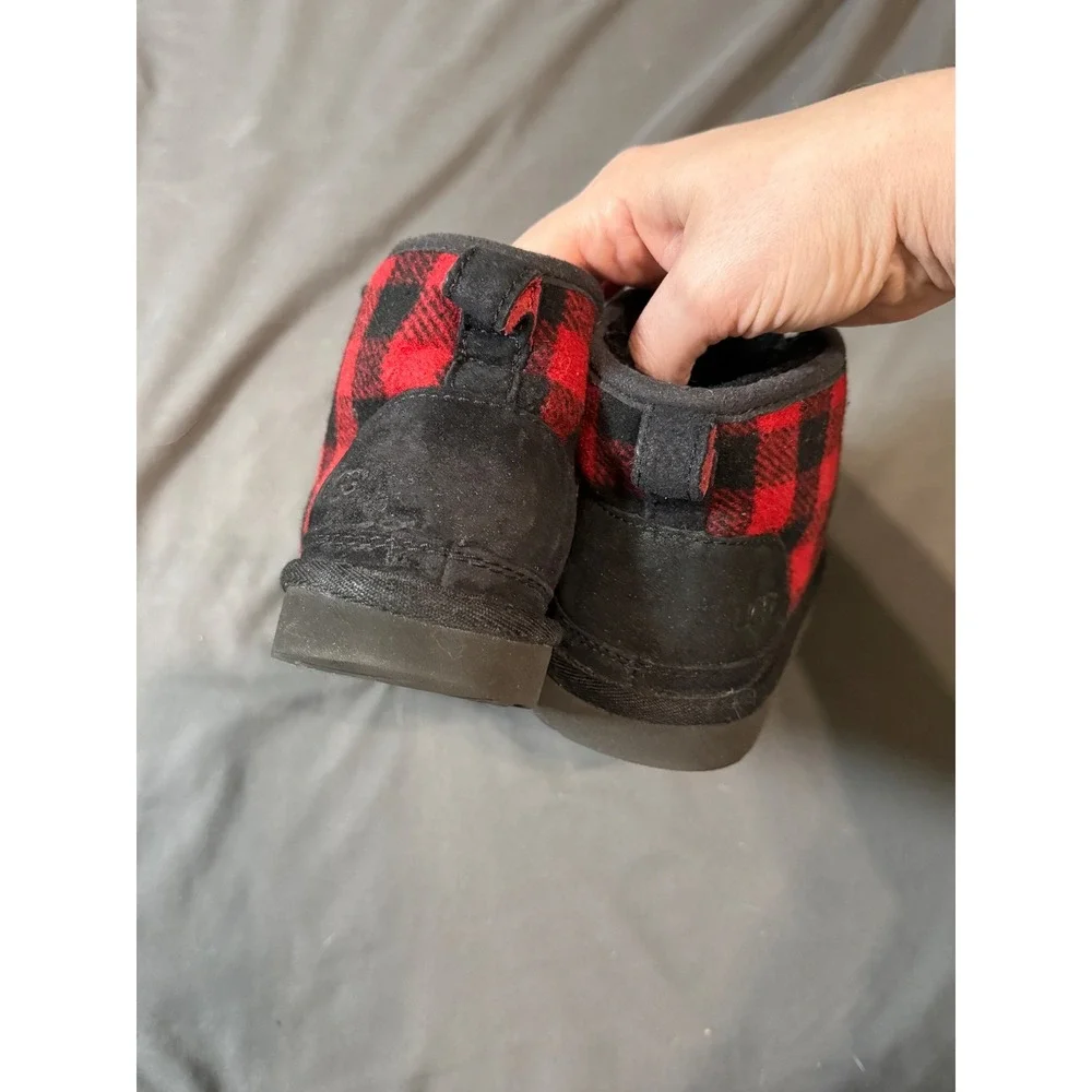 Ugg Size‎ 1 Tie Redwood Neumel Red Plaid Suede Black Winter Christmas Warm Cozy